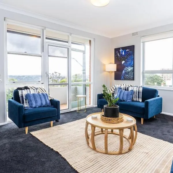 Mosman Views, 2bed, Parking, 15min Walk to Beach, hotel in Sydney