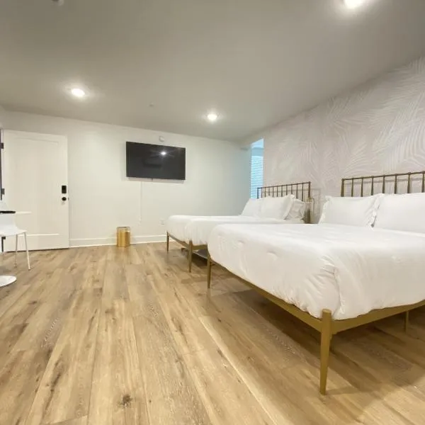 Tropical Springs Studio Apartment Two Queen Beds, hotel v destinaci Galveston