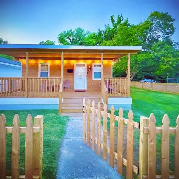 Cottage in Heart of Colonial Beach, 7 Mins Walk to the Beach、コロニアル・ビーチのホテル