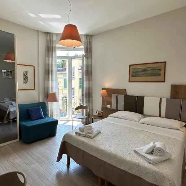 नापोलि में, होटल Domus Luca - Central Rooms in the Heart of Naples