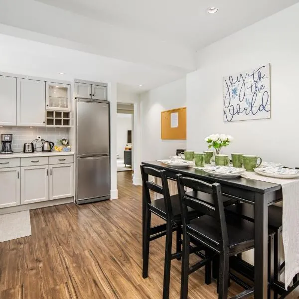 Tranquil Garden Level Retreat near UBC & Airport, hotel en Vancouver