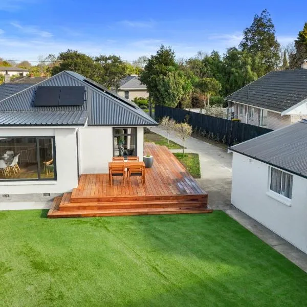 Private, Family-Friendly Home, 4BR by Airport & Free Parking, hotel in Christchurch