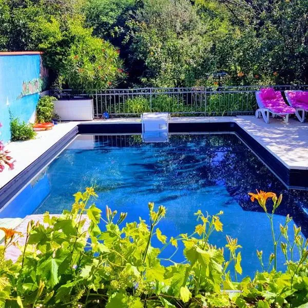 80 m2 appartement indépendant, 4 personnes et plus, piscine et jardin Direct Gare Aéroport, hotel v destinácii Toulouse