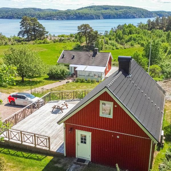 Amazing Home In Brastad With 2 Bedrooms And Wifi