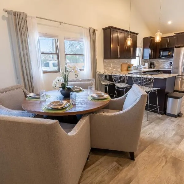 Modern Luxury Bungalow steps from DT Activities, отель в Рапид-Сити