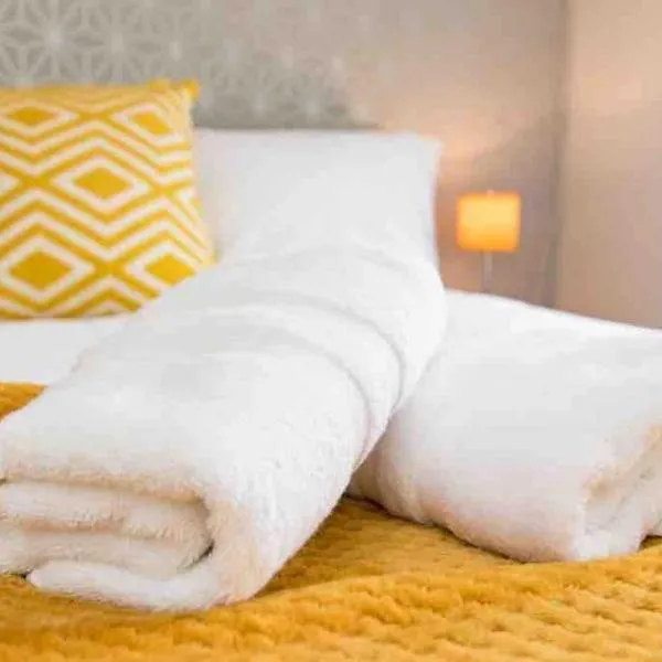 Cloudstays Birmingham Luxury Townhouse 2 lakes sleeps upto 8 Free Parking & WIFI, hotel v Birminghamu