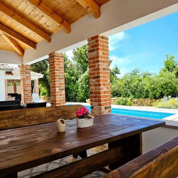 Holiday homes Sintija, hotel v Rabu