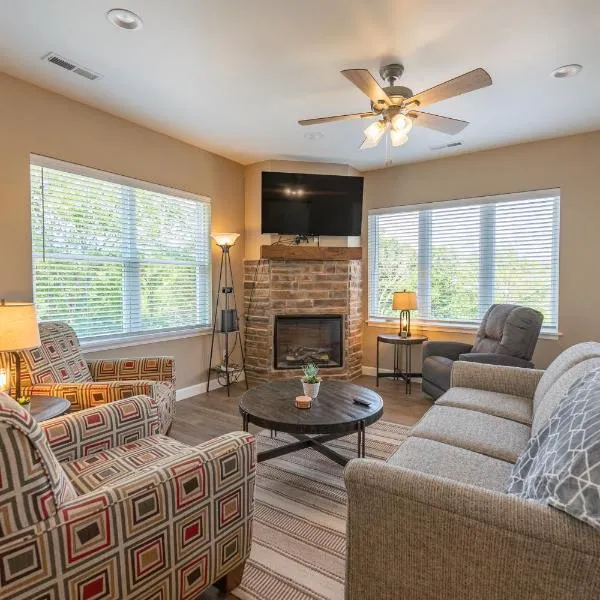 NEW BUILD - Walk-In - Resort Amenities - Near 76 Strip - FREE TICKETS INCLUDED - FH-G201, готель у місті Бренсон