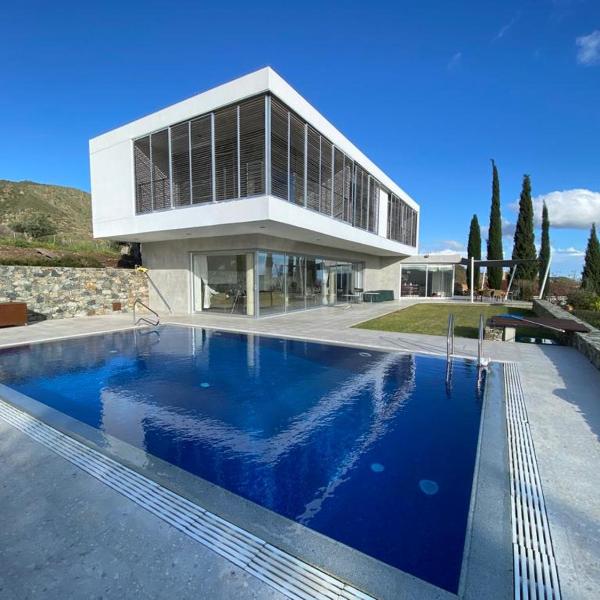 Luxury Villa Pluto Stunning Mountain Views, Ora