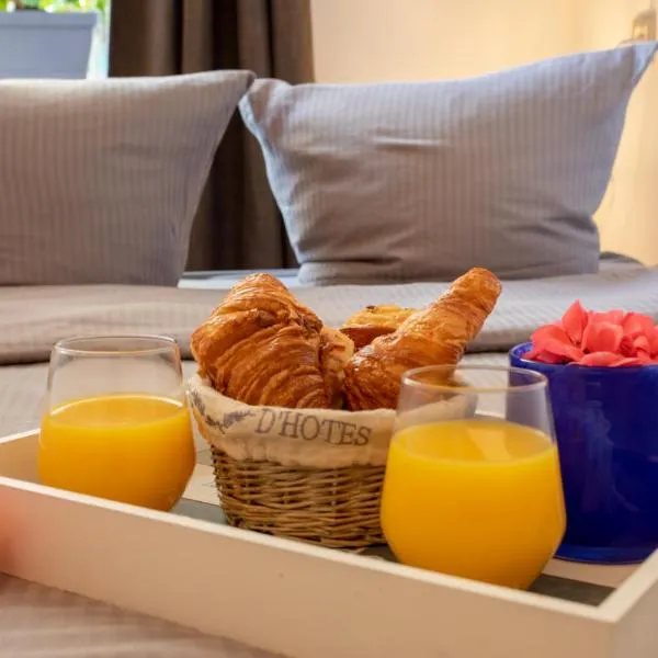 BEAUTIFUL apartment , beach 3 min walk , free parking, near Negresco, hotel i Nice