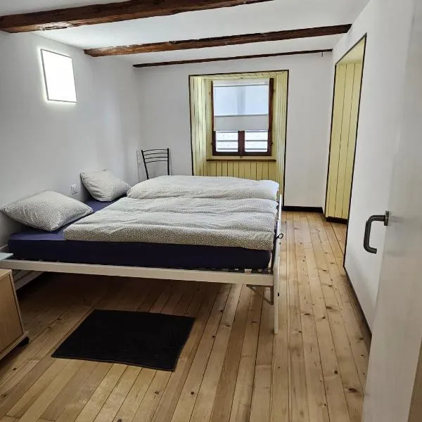 Airolo with private parking, hotel v mestu Airolo