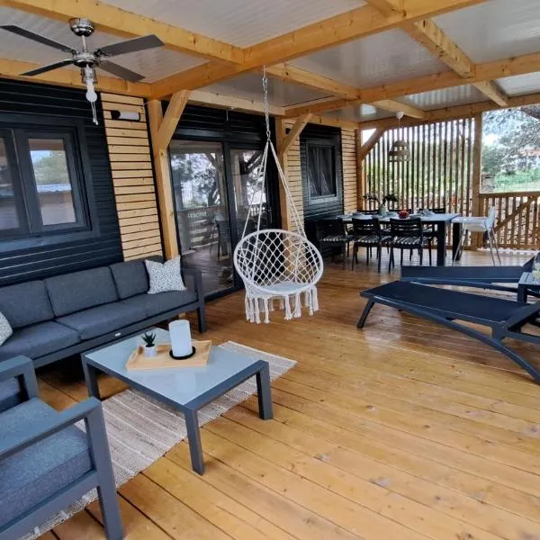 Premium mobile home Maslina - Oaza mira, hotel in Drage