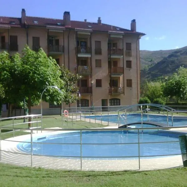 Ezcaray. Con piscina y junto al rio, מלון באסקראי