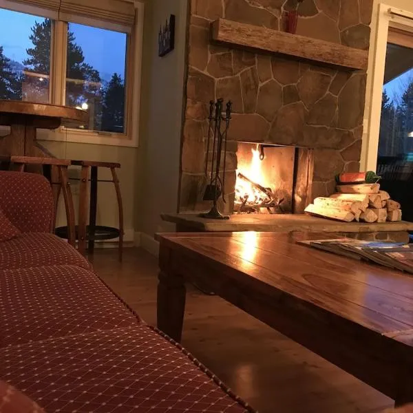 Gorgeous Jackson Hole Condo in Top location with Great Views and Private Deck with Barbeque!、ウィルソンのホテル