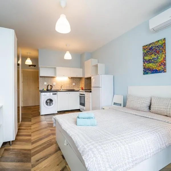 Cozy little apartment in Studentski grad, hotel in Sofia