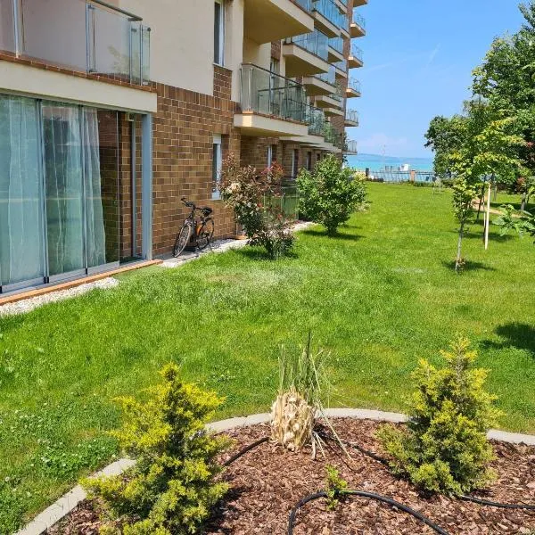 EDA Beach Galerius Apartman, hotel in Siófok
