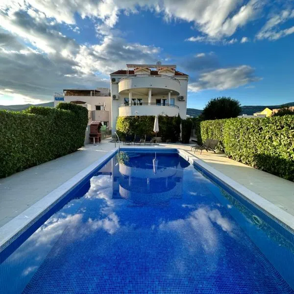 Apartments Villa Ohana, hotel in Kaštela