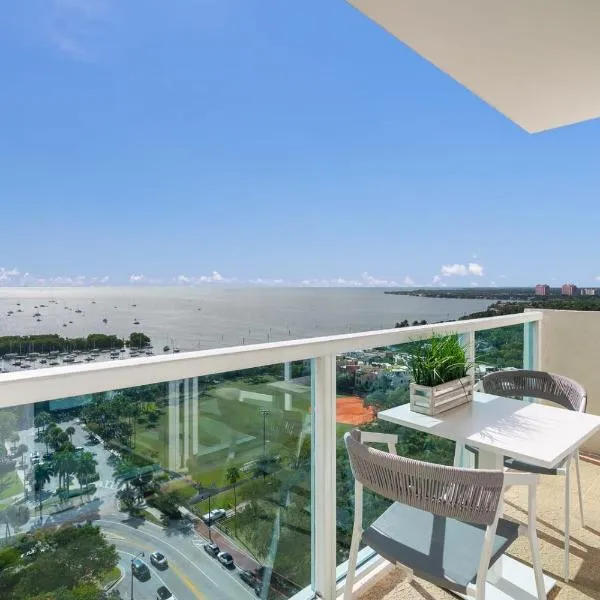 Ocean View Balcony steps from Restaurants, Peacock Park & Marina, khách sạn ở Miami