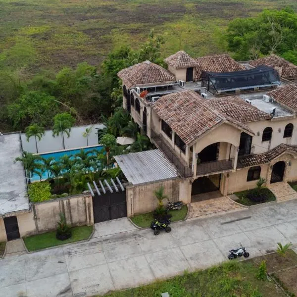 The Palm- A Luxury Villa, hotel in Retalhuleu