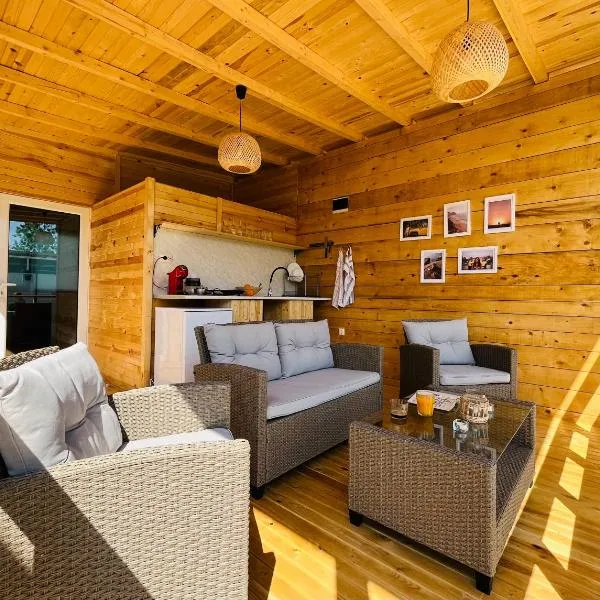 CozyHut Бунгало под Наем, hôtel à Tchernomorets