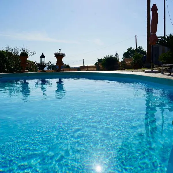 Yellow Octopus, hotel in Chorafakia