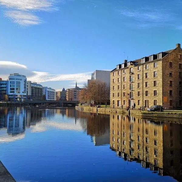 Vibrant Apartment at The Shore in Leith, hotel v Edinburgu