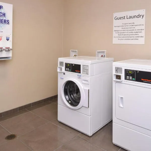 布里奇波特快捷假日酒店，位于布里奇波特的酒店