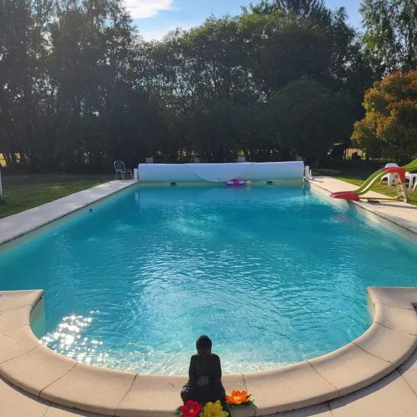 Domaine de La Sarrotte, hotel in Saugon