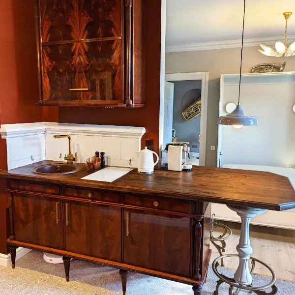 Lost & Found 2 - between sea and party, hotel in Liepāja