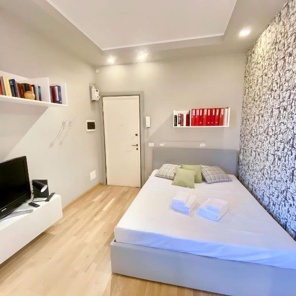 Viale Umbria Colorful and Cosy Studio