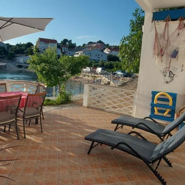 Kuća Ugor, hotel v destinaci Lun