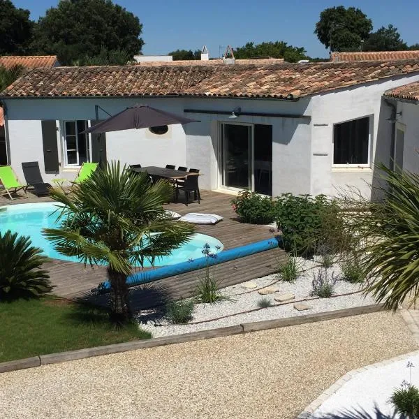 Très belle villa, 4 chambres, piscine et jacuzzi, hotel in Rivedoux-Plage