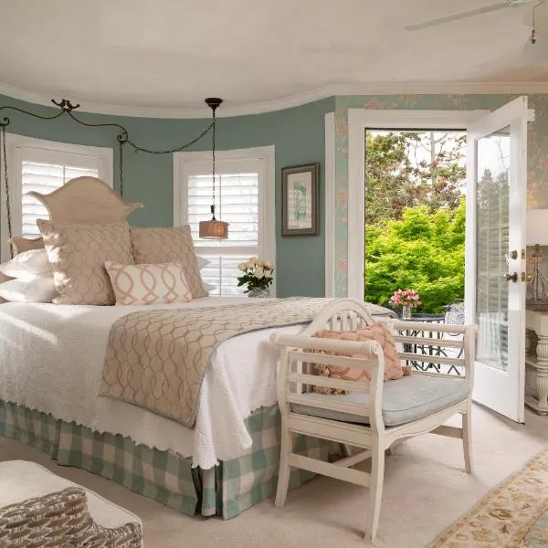 White Doe Inn Bed & Breakfast, hotel in Manteo