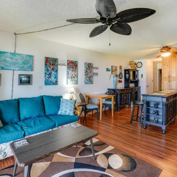 Molokai Island Retreat with Ocean View and Pool!, hotel in Kaunakakai