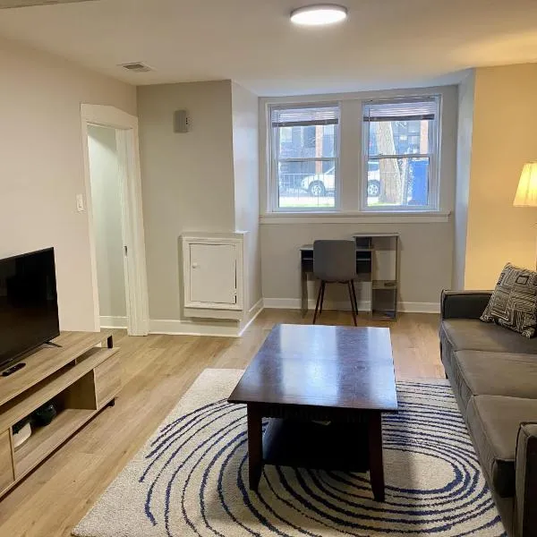Lincoln Park Apartment with Backyard!, hotel v destinaci Chicago