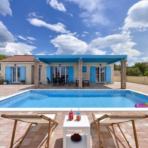 Stone villa Jurenda with pool
