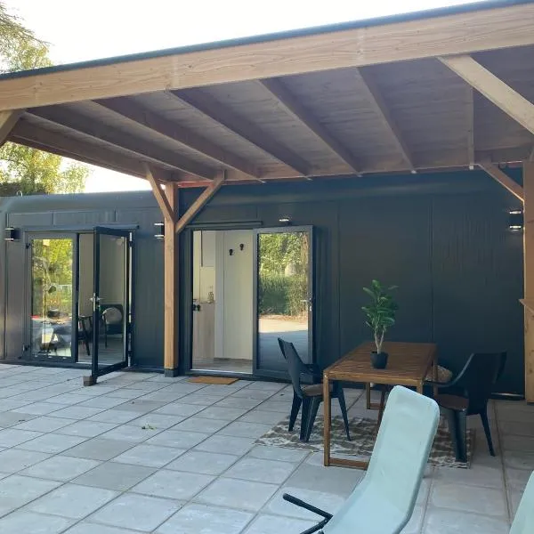 Tiny House QiriH, hotel in Zierikzee