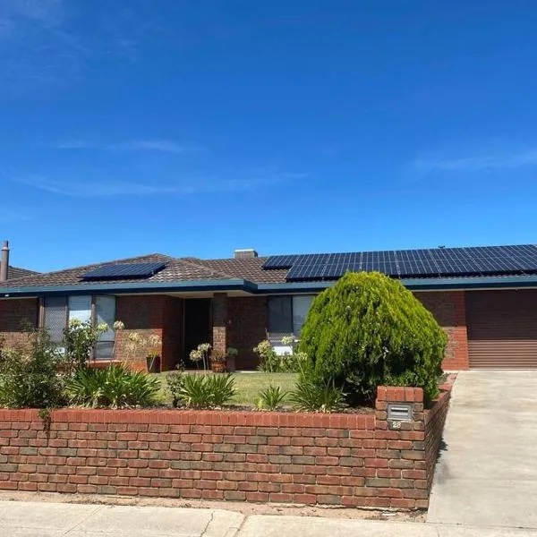 Comfortable Home in Camden Park, hotel en Plympton