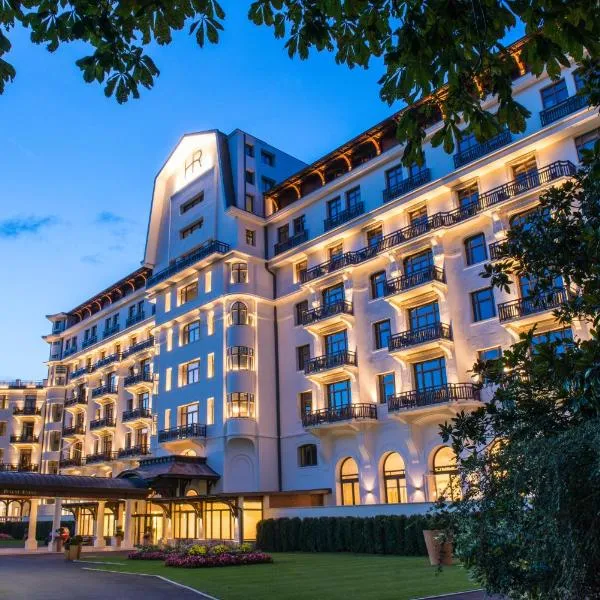 Hôtel Royal, hotel v destinaci Évian-les-Bains