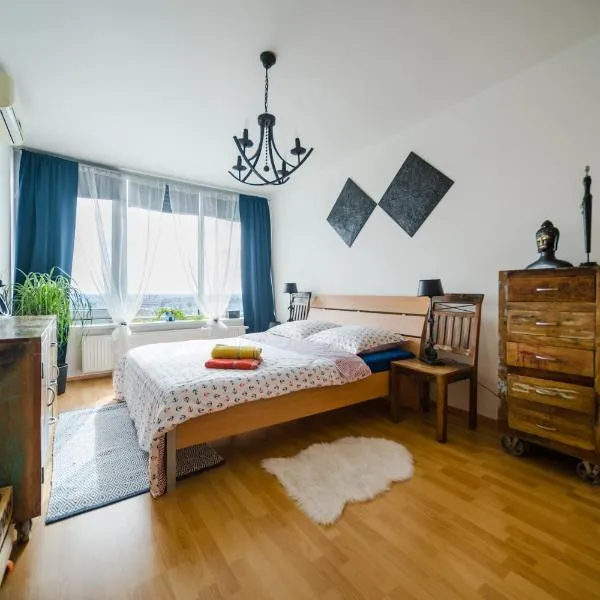Comfy condo on the 20th floor & FREE parking, hotel in Bratislava
