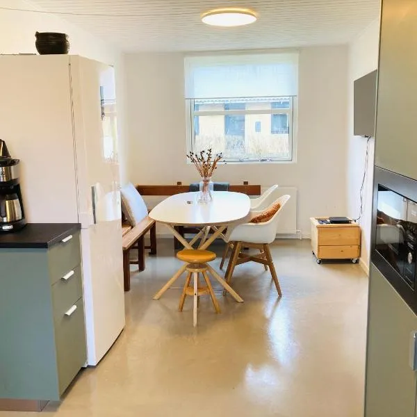 Villa med private værelser delt badeværelse/køkken, viby sj., hotel Vibyben
