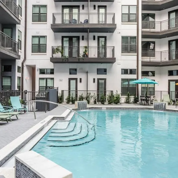 Luxury Condo in Ybor City Tampa w/Pool access, hotel in Tampa