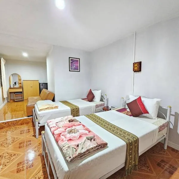 P.California Inter Hostel, ξενοδοχείο σε Nang Rong