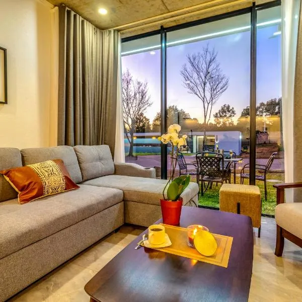 KRAVIT Premier Suites, hotel in Midrand