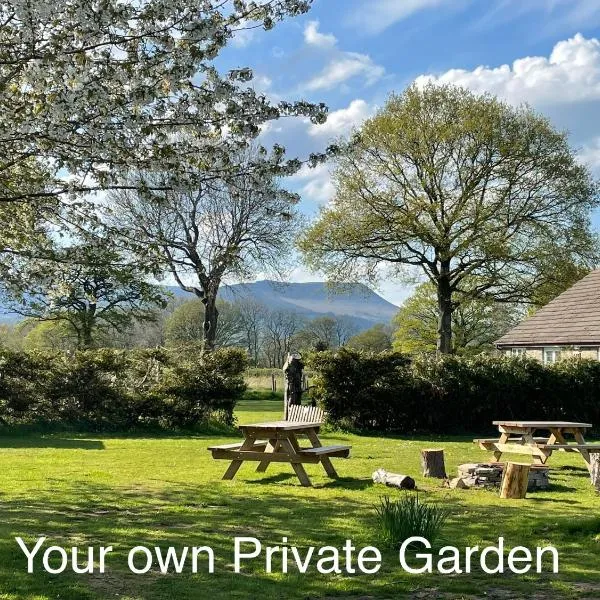 Spacious Cottage - Sleeps 4 - in the Black Mountains, hotel en Hereford