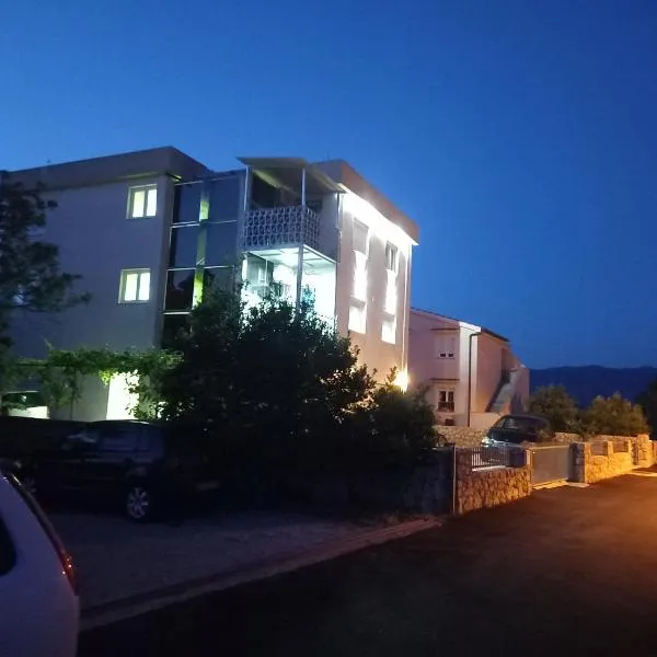 D,apartman' ulica pušća 51, 51513 Omišalj, hôtel à Omišalj