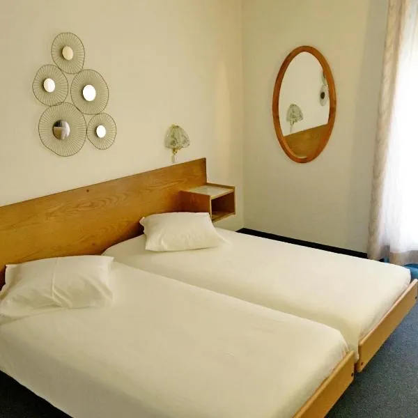 Hôtel de la Plage à Gland, hotel in Gland