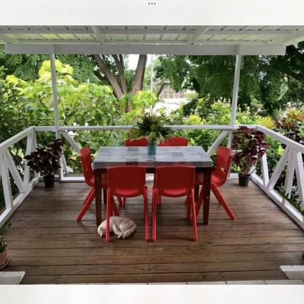 Bora Red Hibiscus Lodge, hotell sihtkohas Bora Bora