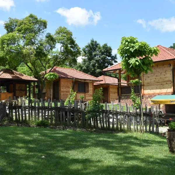 Kimovi vajati, hotell sihtkohas Koštunići