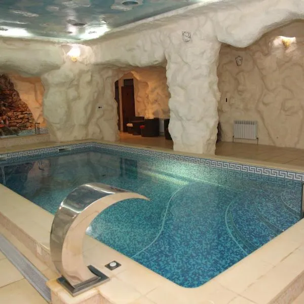 Kleopatra VIP hotel, hotel in Kamianets-Podilskyi